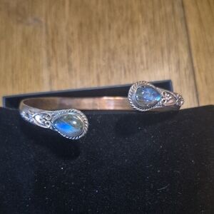 Elegant Copper Bangle With Labradorite Gemstones